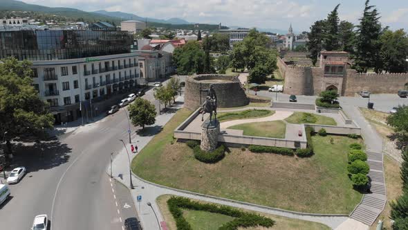 Aerial view of Monument of King Erekle II in Telavi. flying over Batonis Tsikhe alt