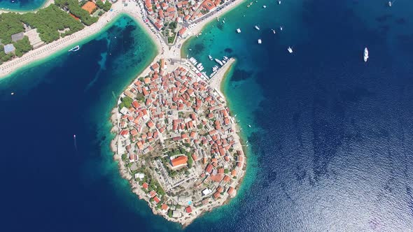 Flying above traditional dalmatian houses on Primosten peninsula, Croatia alt