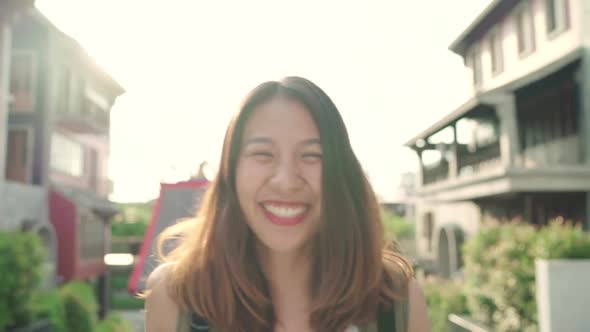 Asian backpacker woman feeling happy traveling in Beijing, China. alt