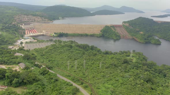 Akosombo Electricity Dam in Ghana alt