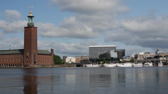 Stockholm City Hall building and the Stockholm Waterfront Congress Hall alt