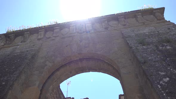 Stone arch traveling in the village of Pienza, Tuscany, Italy, Europe. alt
