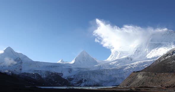 Glacier lagoon in tibet, China alt
