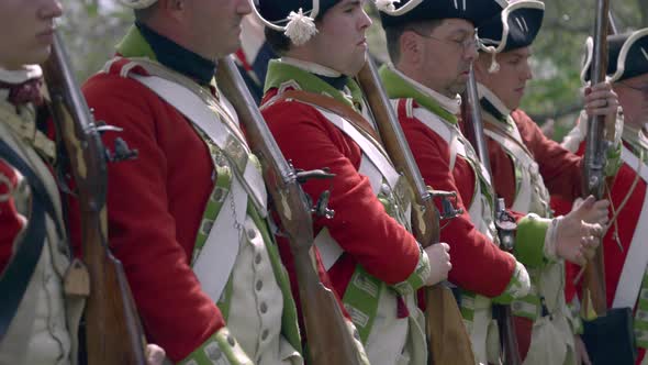 British Revolutionary War Troops Shoulder Muskets alt