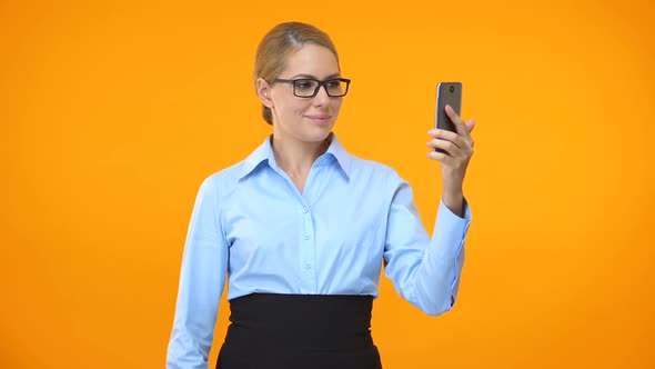 Caucasian Business Lady Showing Thumbs Up Holding Smartphone Hand, Application alt
