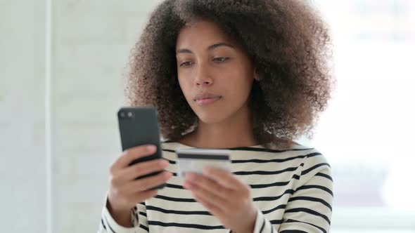 Online Payment By African Woman on Smartphone, Success alt