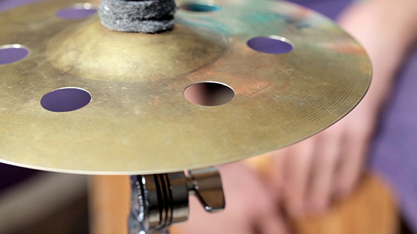 Cymbal In Front Of A Drummer alt