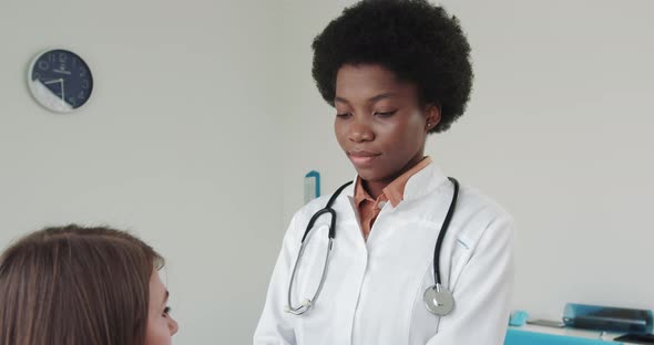 Endocrinologist Examining Patient's Thyroid Gland Iodine Deficiency Symptom alt