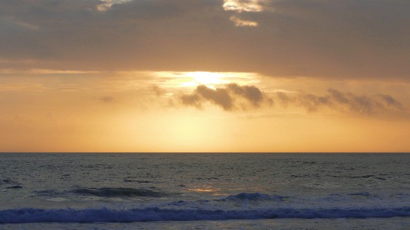 Waves Crashing on Beach 934 alt