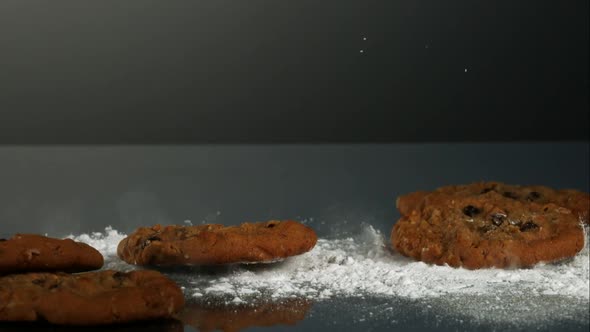 Cookies falling and bouncing in ultra slow motion 1500fps - reflective surface - COOKIES PHANTOM 065 alt