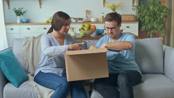 The Family is Not Happy with the Order From the Online Stores alt