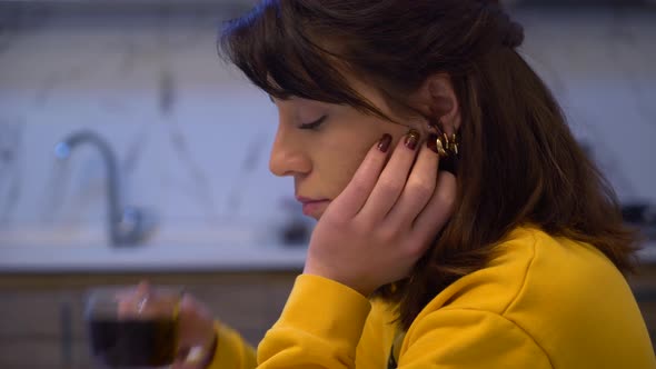 Thoughtful  Woman alt