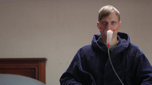 Man Wakes Up In Oxygen Mask alt