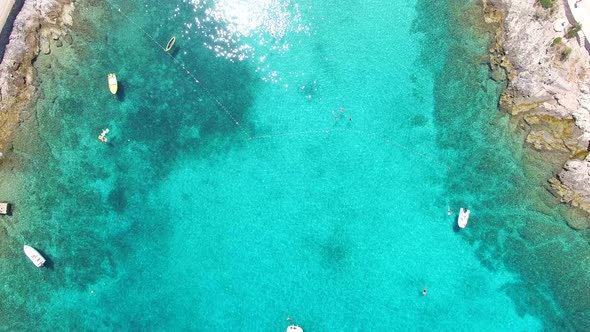 Aerial view of people swimming in turquoise bay alt
