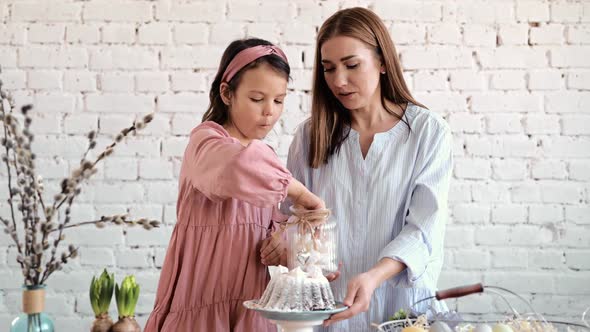 The Girls' Hands are Sitting on the Ester alt