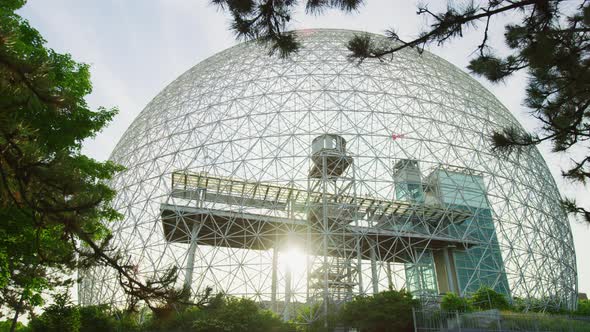 Sun shining behind the Montreal Biosphere alt