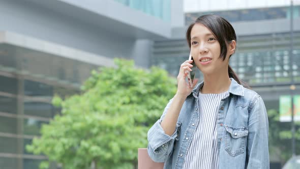 Woman chat on mobile phone alt
