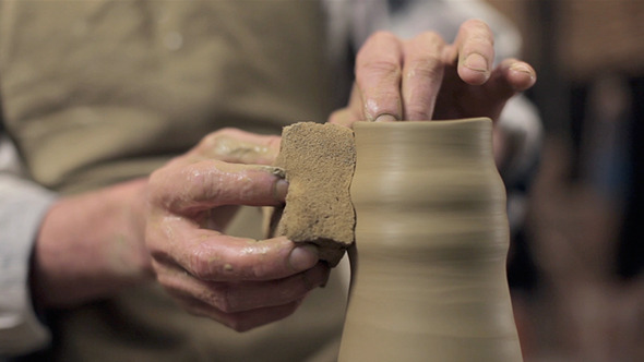 The Process Of Manufactoring A Vase From Clay alt