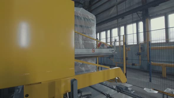 Packaging of Glassblowing Plant Products for Transportation alt