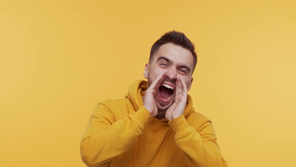 Expressive young man screaming and shouting over vibrant background. alt