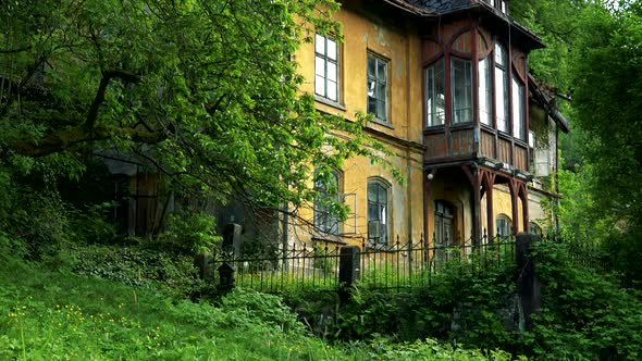 An Old-fashioned House on the Edge of a Forest alt
