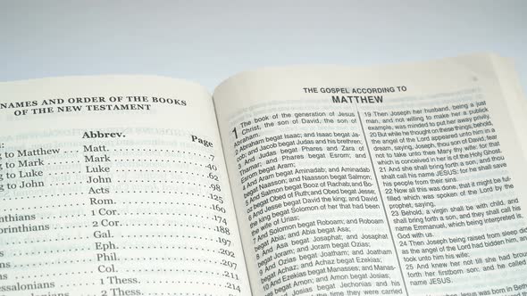 Zoom First Page Of The New Testament alt