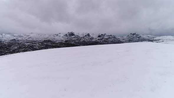 Magnificent snow mountain scenery alt