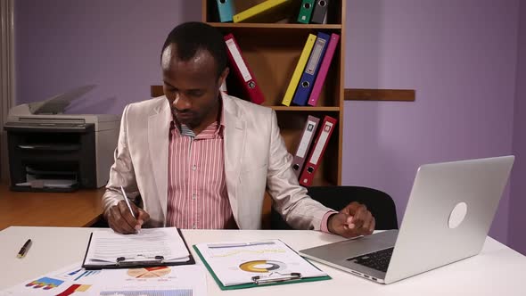 Businessman Working in His Office alt