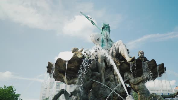 Static Shot: The Neptune Fountain Is in the Center of Berlin alt