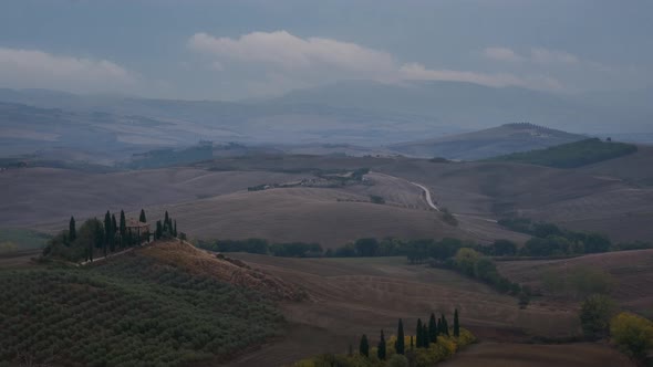 Val d'Orcia Rolling Hills in Tuscany Time Lapse alt