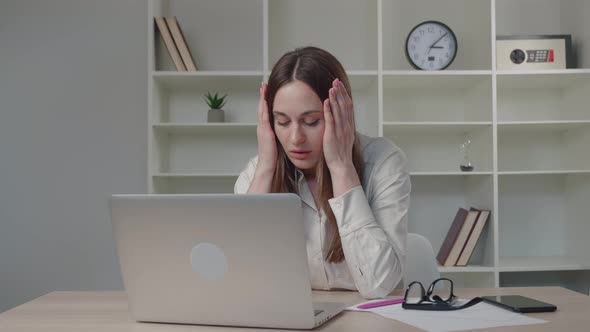 Confused Young Caucasian Woman Reading Email on Computer Feeling Depressed of Getting Bad News alt