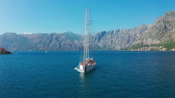 Sailing Yacht in the Water Against the Backdrop of the Mountains White Sailingboat in the Bay of alt