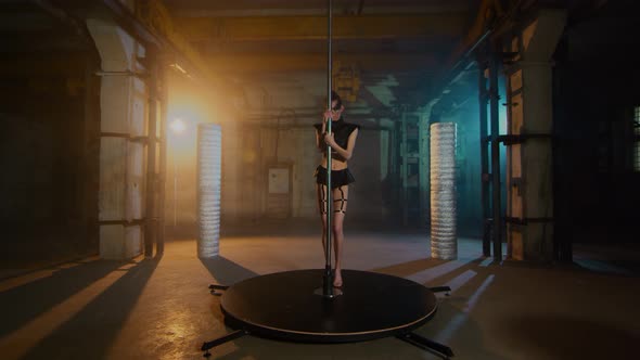 Sexy Brunette Gymnast Spreads Her Legs Into A Twine On A Pylon. Post Apocalypse Style alt