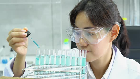 Asian women experiment of chemicals in the laboratory alt