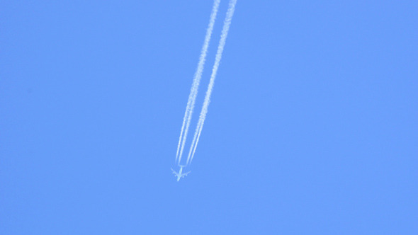  Plane & Blue Sky  alt
