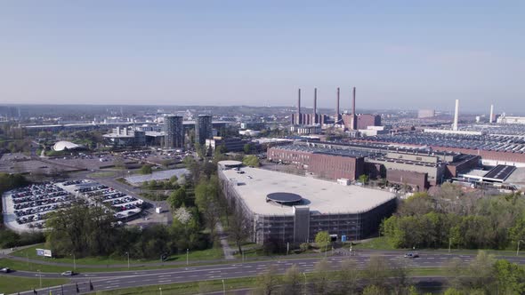 Aerial View Of Autostadt Museum And Turmfahrt in der Autostadt In Wolfsburg, Germany alt