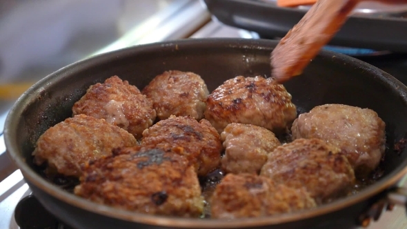 Fried Pork Meatballs Or Cutlets In Frying Pan alt