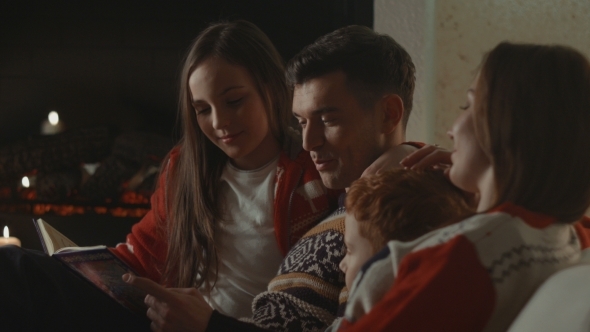 Family Reading Together alt