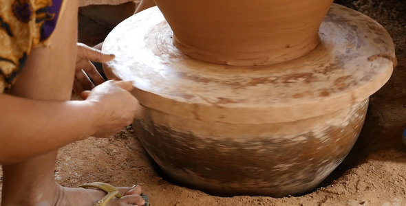 Hands Rotating Pottery Wheel alt