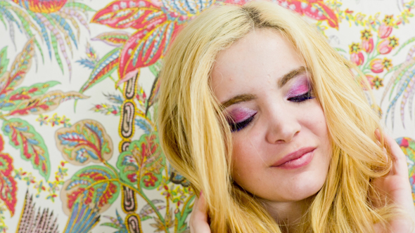 Beautiful Female Bikini Dancer 17 alt