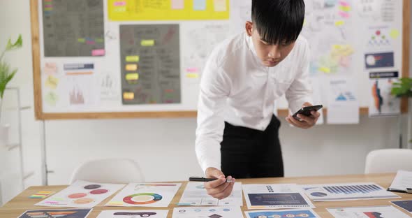 Asian man checking to task alt