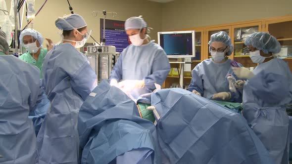 Robotic Hysterectomy Procedure (2 Of 2)