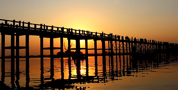 U Bein Wooden Bridge at Sunset 1 alt