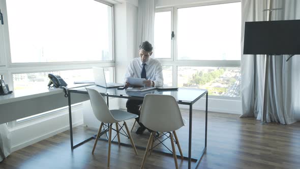Businessman working in office alt