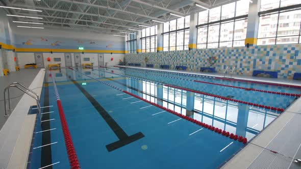 Swimming Pool with Fresh Water for Training in Gymnasium alt