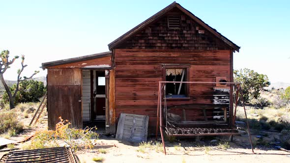 Old Abandon Home In The Mojave Desert 2