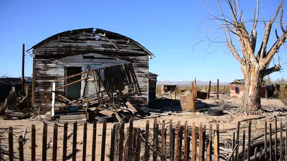 Old Home In The Mojave Desert 4