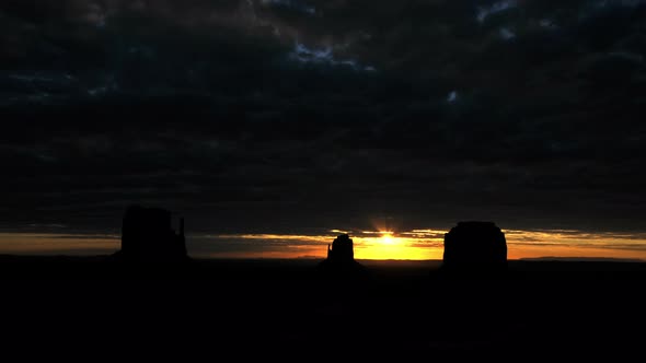 Time Lapse Of Sunrise Monument Valley Utah - 4k 4