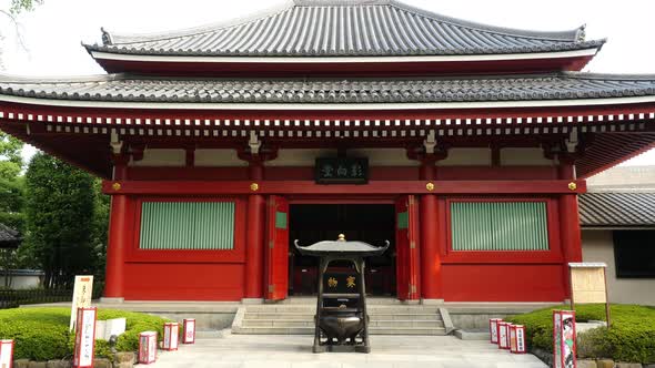 Zoom Out Of Side Temple At Sensoji Temple  -  Tokyo Japan