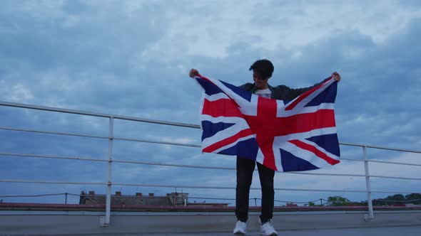 Man with the United Kingdom flag alt
